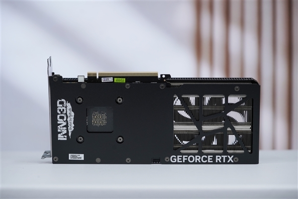 小巧双槽!映众RTX 5060 Ti曜夜16GB显卡图赏