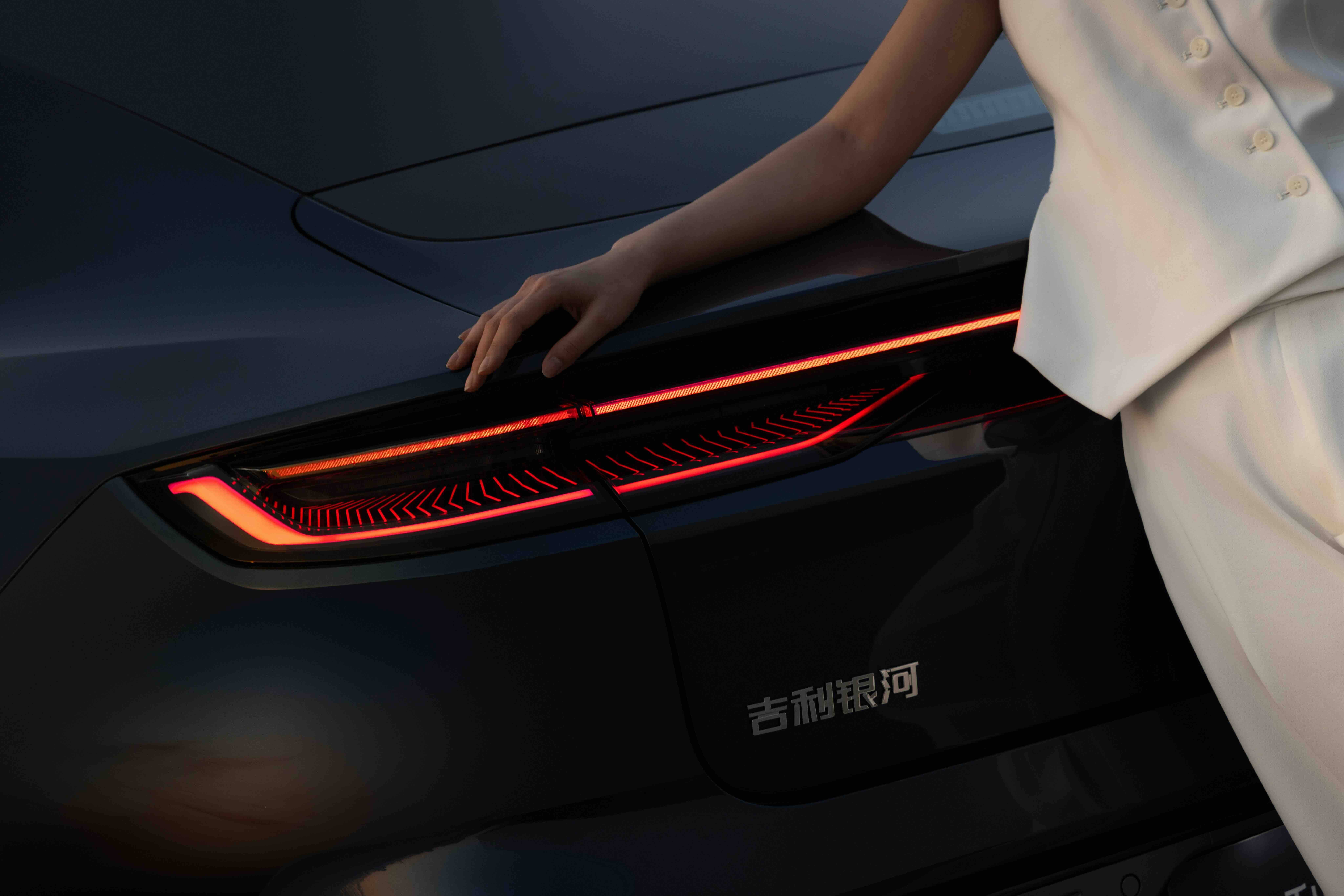 比汉 DM-i 便宜 5 万!吉利银河星耀 8 上市,11.58 万元起