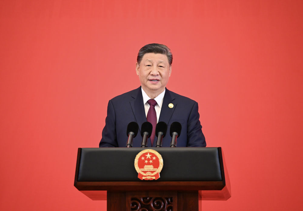 2月7日中午，国家主席习近平和夫人彭丽媛在黑龙江省哈尔滨市太阳岛宾馆举行宴会，欢迎来华出席哈尔滨第九届亚洲冬季运动会开幕式的国际贵宾。这是习近平发表致辞。新华社记者 谢环驰 摄