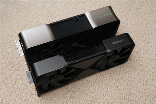 96GB显存要9万元!RTX PRO 6000专业卡首测:只比5090快了区区9%