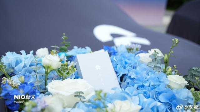 李斌:第70万台蔚来在武汉新能源研究院大楼交付