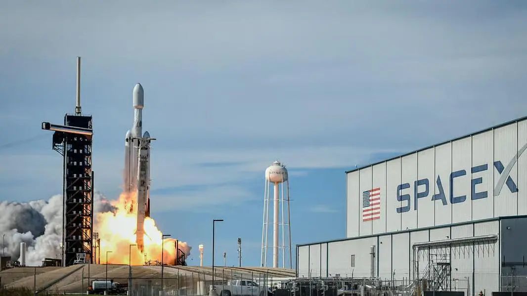 ▲当前美国的载人航天活动极大依赖马斯克SpaceX的“龙飞船”。