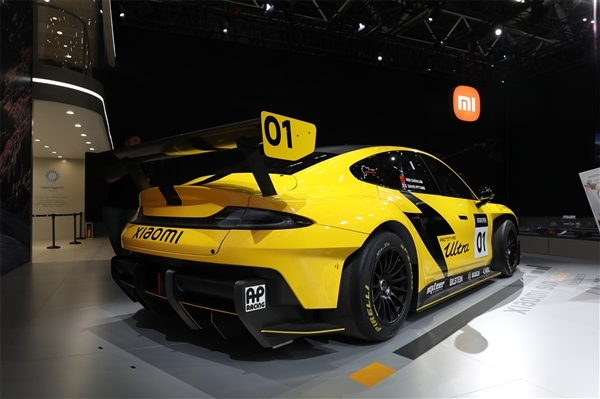 SU7 Ultra为何突然便宜30万!雷军:对标特斯拉 低于60万有惊喜