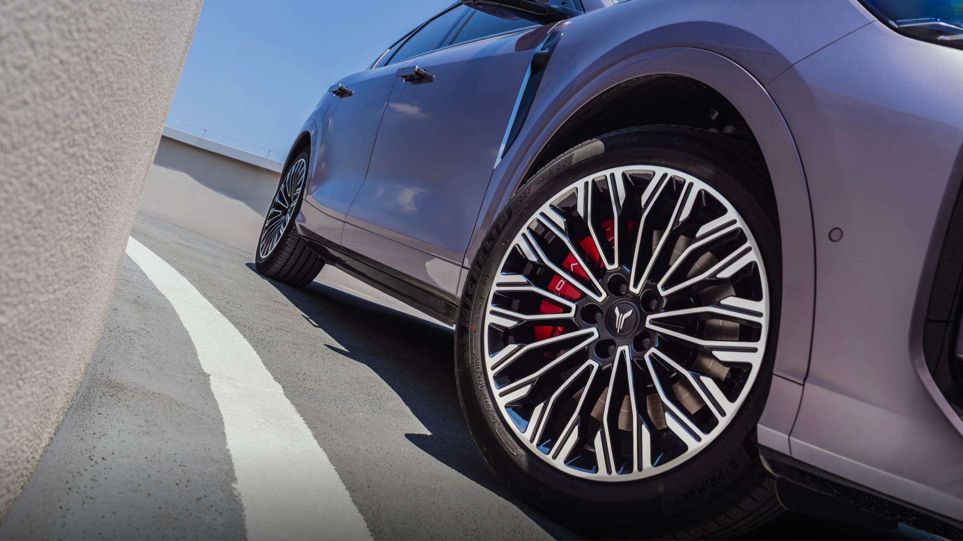 21.99 万开卷!鸿蒙座舱+乾崑智驾上车,岚图 FREE+ 直击理想 L6 腹地