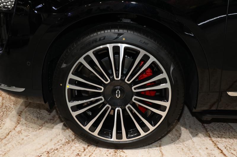 问界M5中东版首发亮相_问界M9中东版设计语言_问界