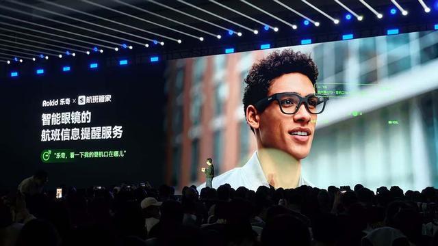 1500万次使用!日均佩戴8小时,同比增长800%,AI眼镜迎来“iPhone时刻”