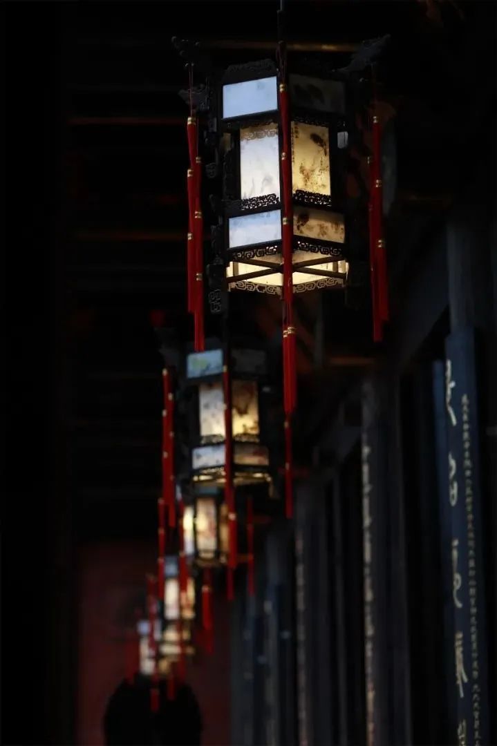 ▲连廊灯影(摄影:张洪铭)
