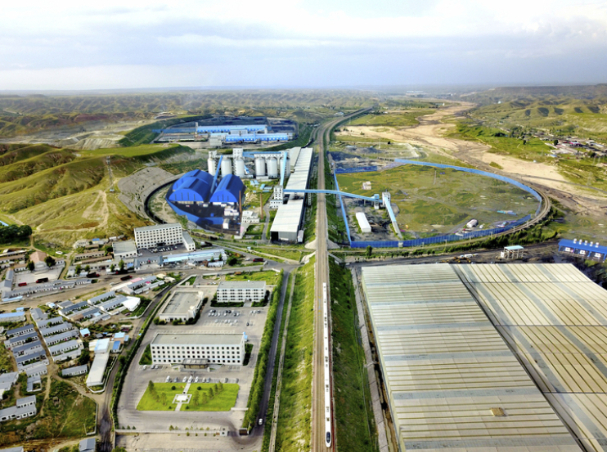 联创煤炭罕台川北站煤炭物流园，科技+智慧2小时完成“万吨大列”煤炭装车，单月发运量达200万吨。新华社记者 叶紫嫣 摄