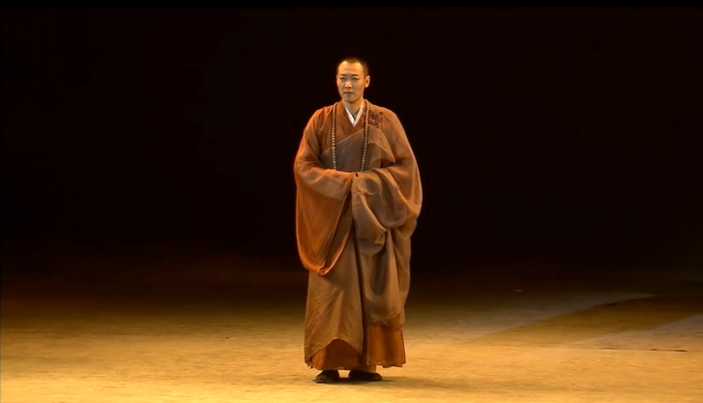 辛柏青和袁泉、秦海璐合作演出话剧。(图/《青蛇》)