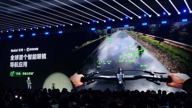 1500万次使用!日均佩戴8小时,同比增长800%,AI眼镜迎来“iPhone时刻”