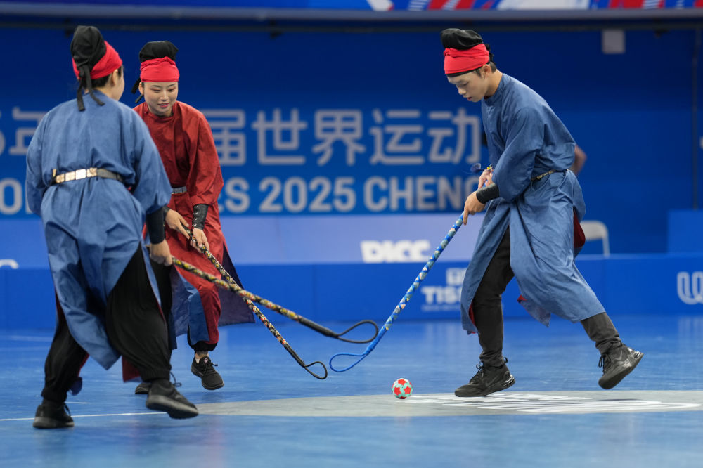 ↑ 这是8月6日拍摄的赛前表演。新华社记者 李旭伦 摄