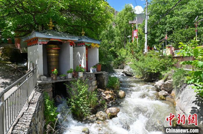 图为玉杰村村貌。 中新社记者 杨程晨 摄