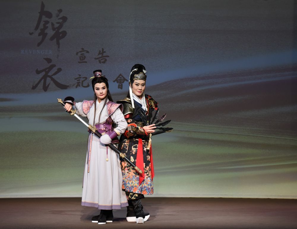 3月27日，参演《锦衣》的台湾豫剧团演员在记者会上带妆亮相。新华社记者 刘斐 摄