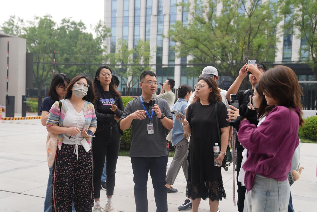 北电数智智算中心部李辉在接受采访。