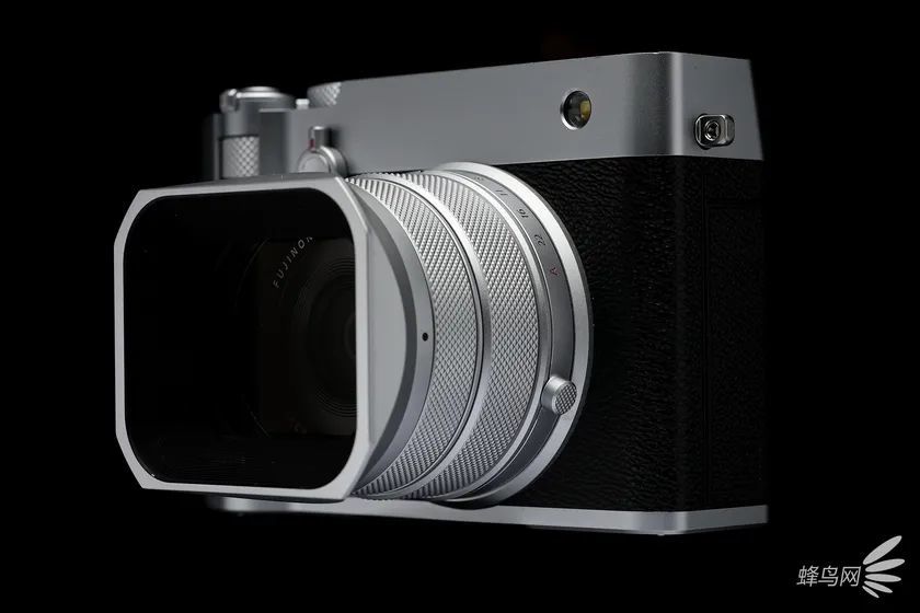 便携中画幅的极致影像 富士GFX100RF评测