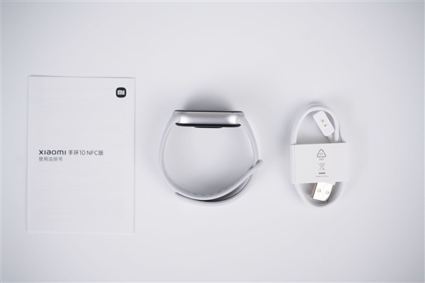 超窄四等边跑道屏!小米手环10 NFC版图赏