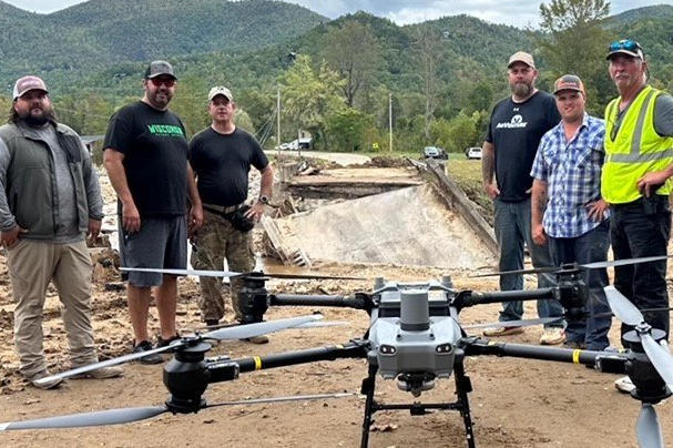 去年10月,美国无人机爱好者使用中国无人机参与救灾工作 美媒