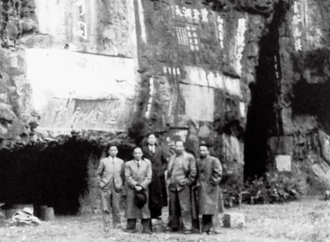 范长江、陆诒等国新社部分人员在桂林留影。本文历史资料图/ 《范长江在桂林——抗战时期红色新闻资料专辑》