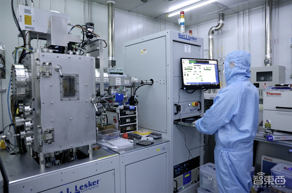 全球二维芯片重大突破!“豆腐雕花”级难度,中国团队搞定了