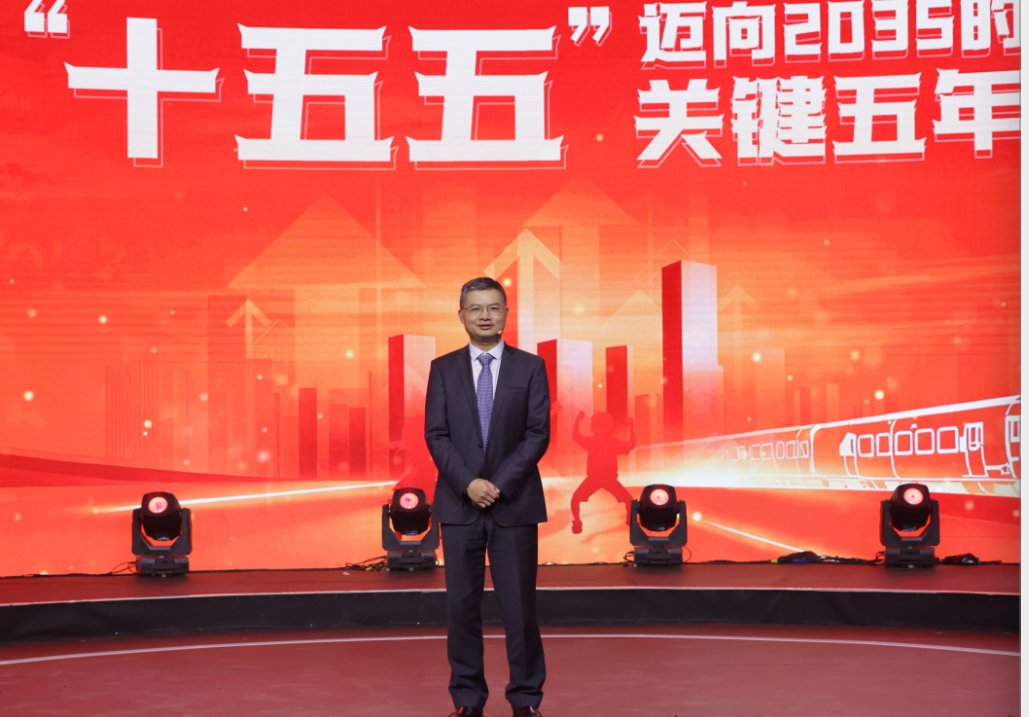 本文对话嘉宾:清华大学公共管理学院鄢一龙教授