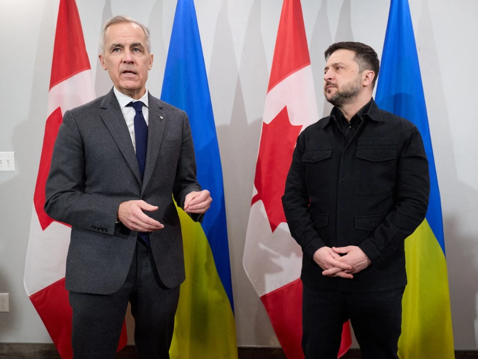 △加拿大总理卡尼(左)与乌克兰总统泽连斯基(右)