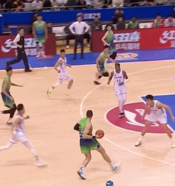 新归化启动!中国男篮也有自己的詹姆斯,这球风太残暴了,不输字母哥