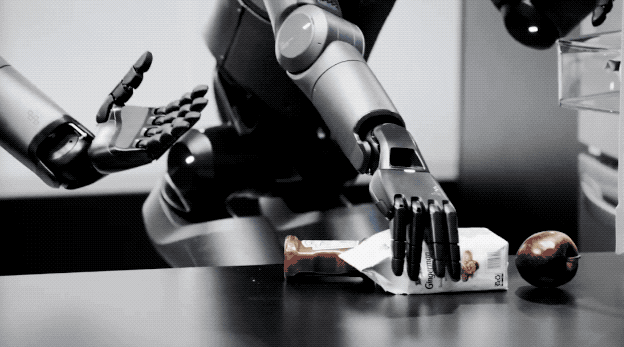 Figure机器人秀“洗衣服”片段,动作自然流畅,基于神经网络自主完成