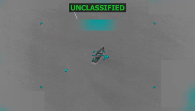 特朗普在社交平台发布的美军打击“贩毒船只”画面