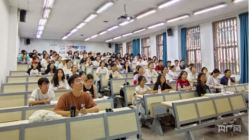 文物全科生来自山西各地市（央广网发 侯静波 摄）