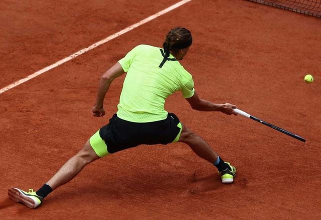 退赛、爆冷、100胜,一夜间,法网8强:亚洲1哥神了,世界第一3-0