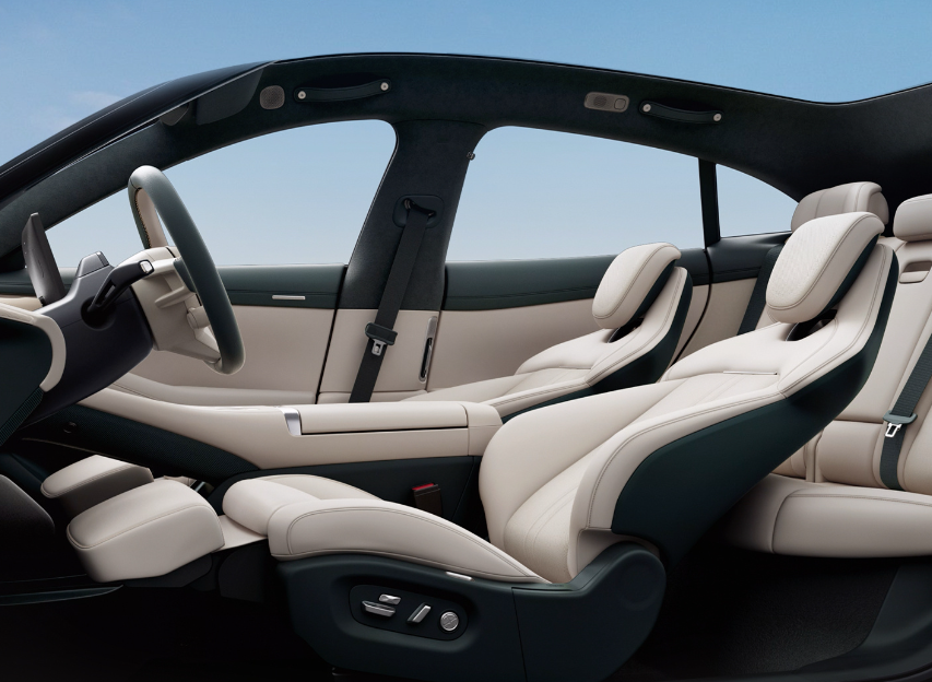 左手YU7,右手玄戒O1,小米15周年太狠了