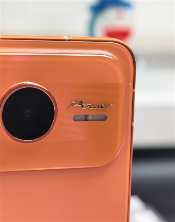 荣耀Power2与iPhone 17 Pro Max同框对比照来了！Deco、配色果味十足