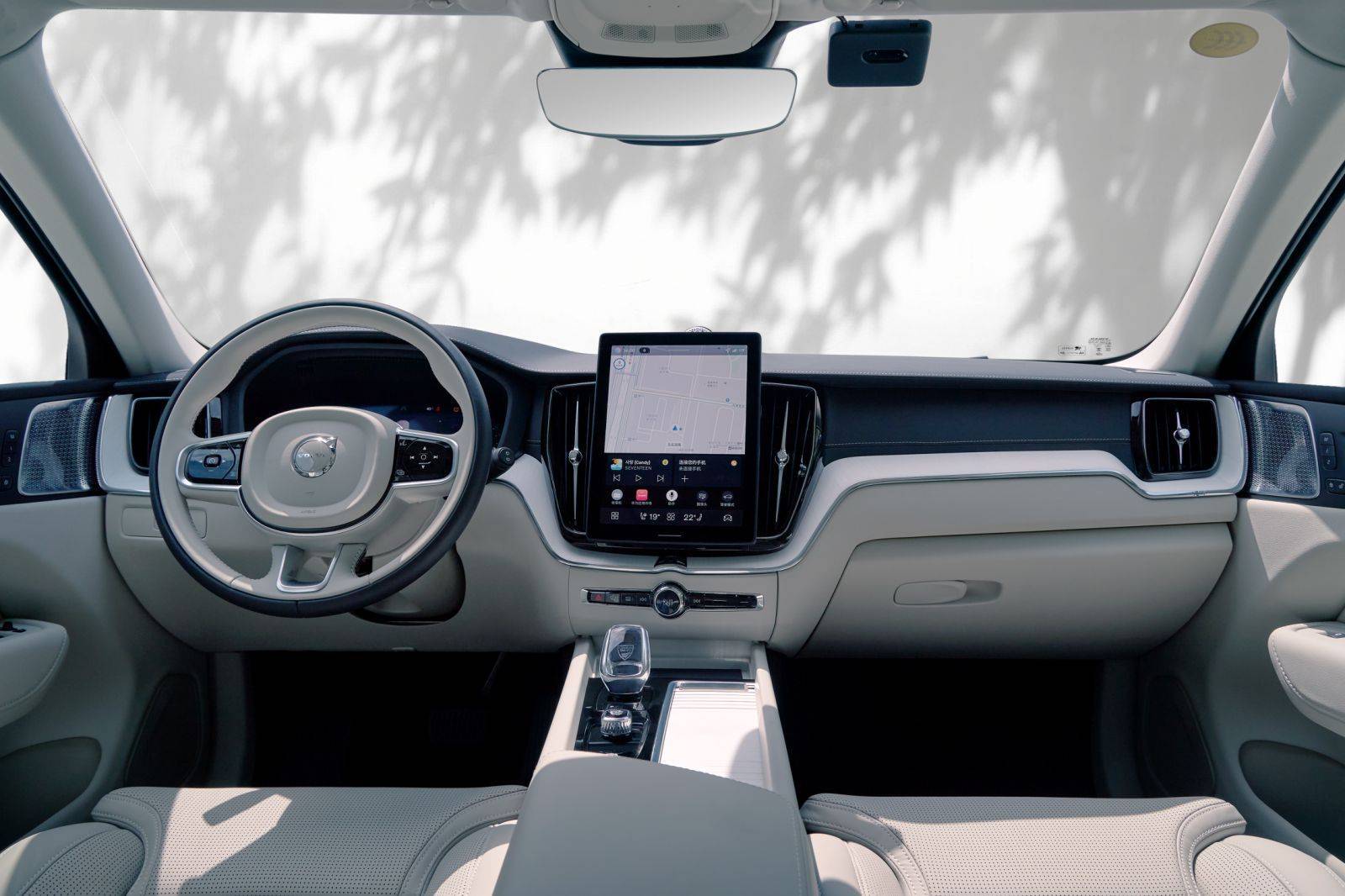 直降 14 万!改款沃尔沃 XC60 降至 25.49 万元起 ,内外安全再强化