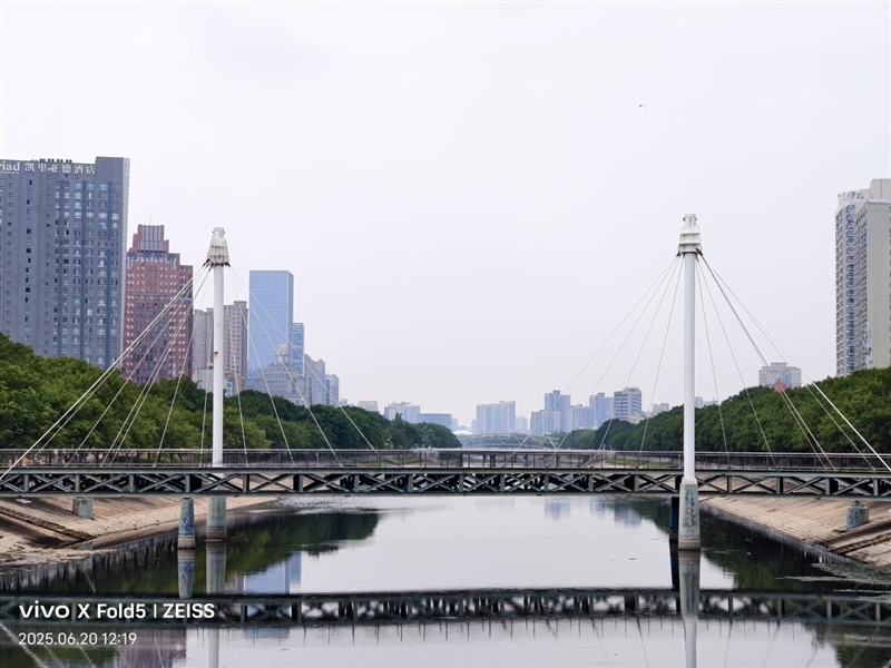 217克全球最轻折叠屏!vivo X Fold5全面评测:苹果双机党的全能搭子