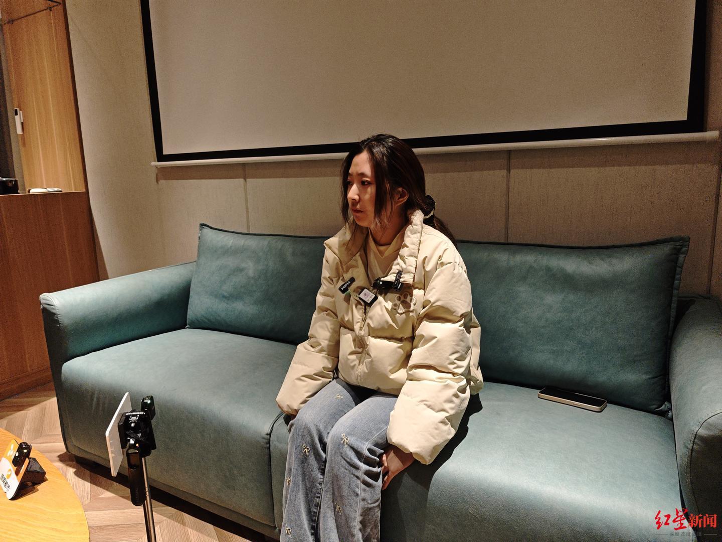 ▲罗大美的妹妹小尚接受红星新闻记者采访