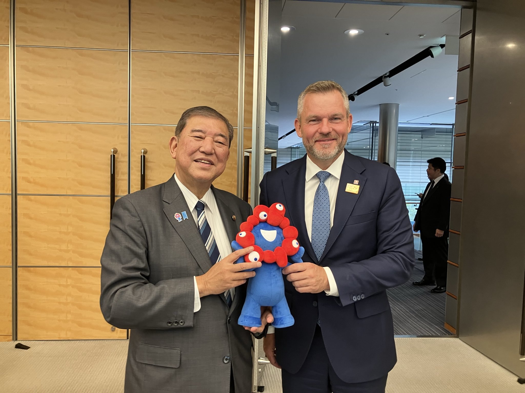 石破茂宣布辞职后，首次更新社媒_凤凰网