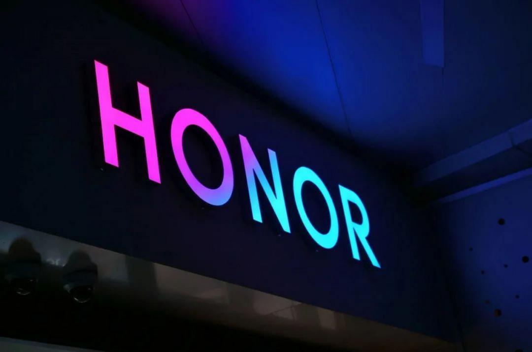 小米与荣耀的“高端化”路径分野