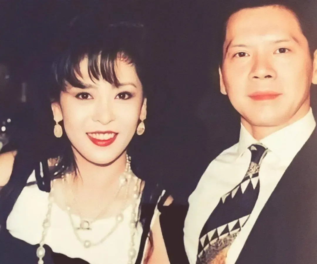 年轻时的向太陈岚和向华强