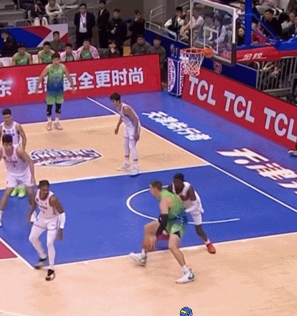 新归化启动!中国男篮也有自己的詹姆斯,这球风太残暴了,不输字母哥