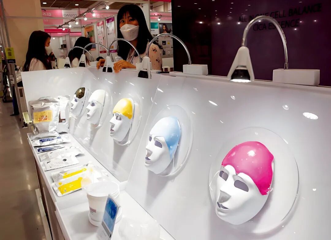 在韩国首尔举行的一次国际化妆品美容产业博览会 图/新华