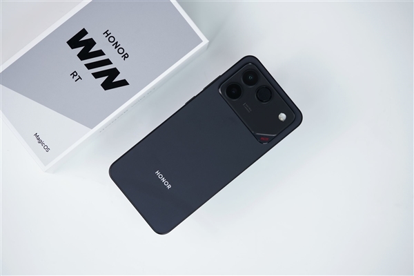 10000mAh巨无霸电池仅2599元起!荣耀WIN RT图赏