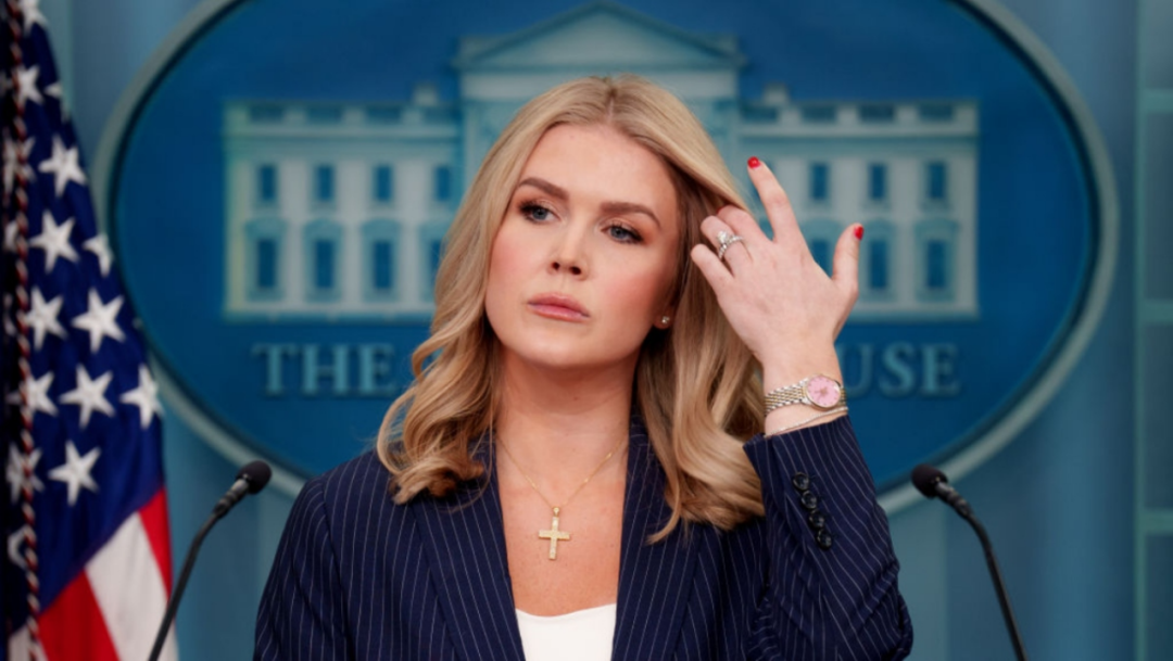 莱维特主持白宫记者会