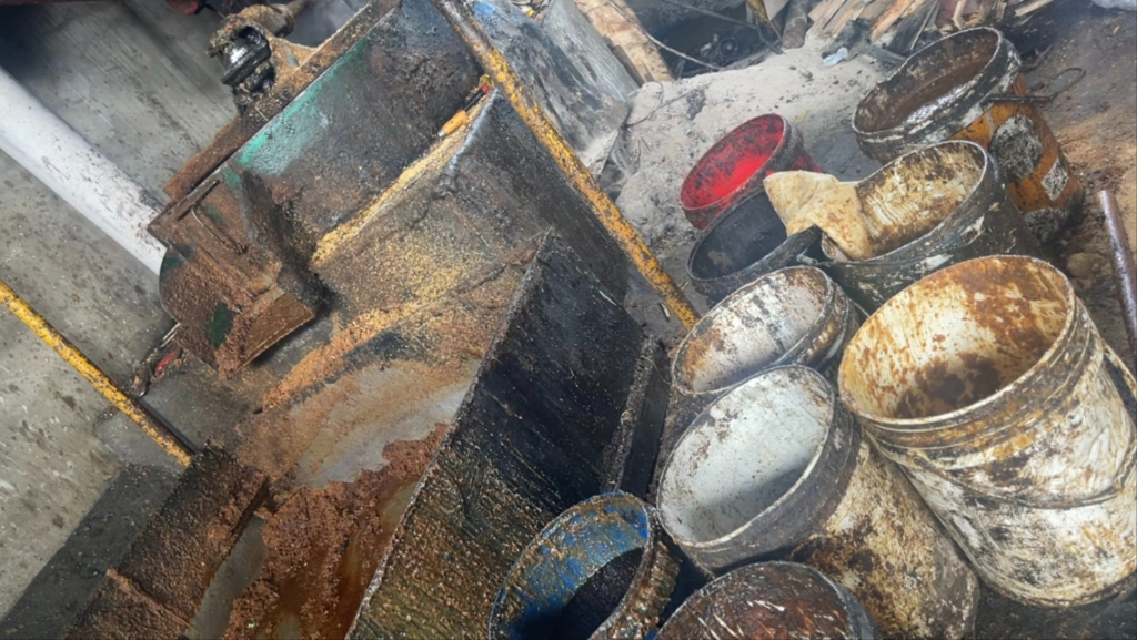 临沂一真金不怕火油作坊。工东谈主称，到12月真金不怕火狐狸油，会换大锅，咫尺的开拓真金不怕火得慢