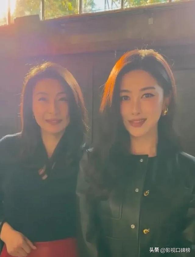 郭晶晶出席米兰时装周，气场大开，很贵气，脸圆了一圈，有点驼背