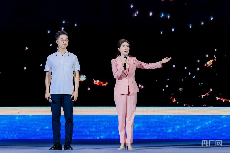 人民日报人民网网友朱开源和记者陈曦（央广网发 主办方供图）