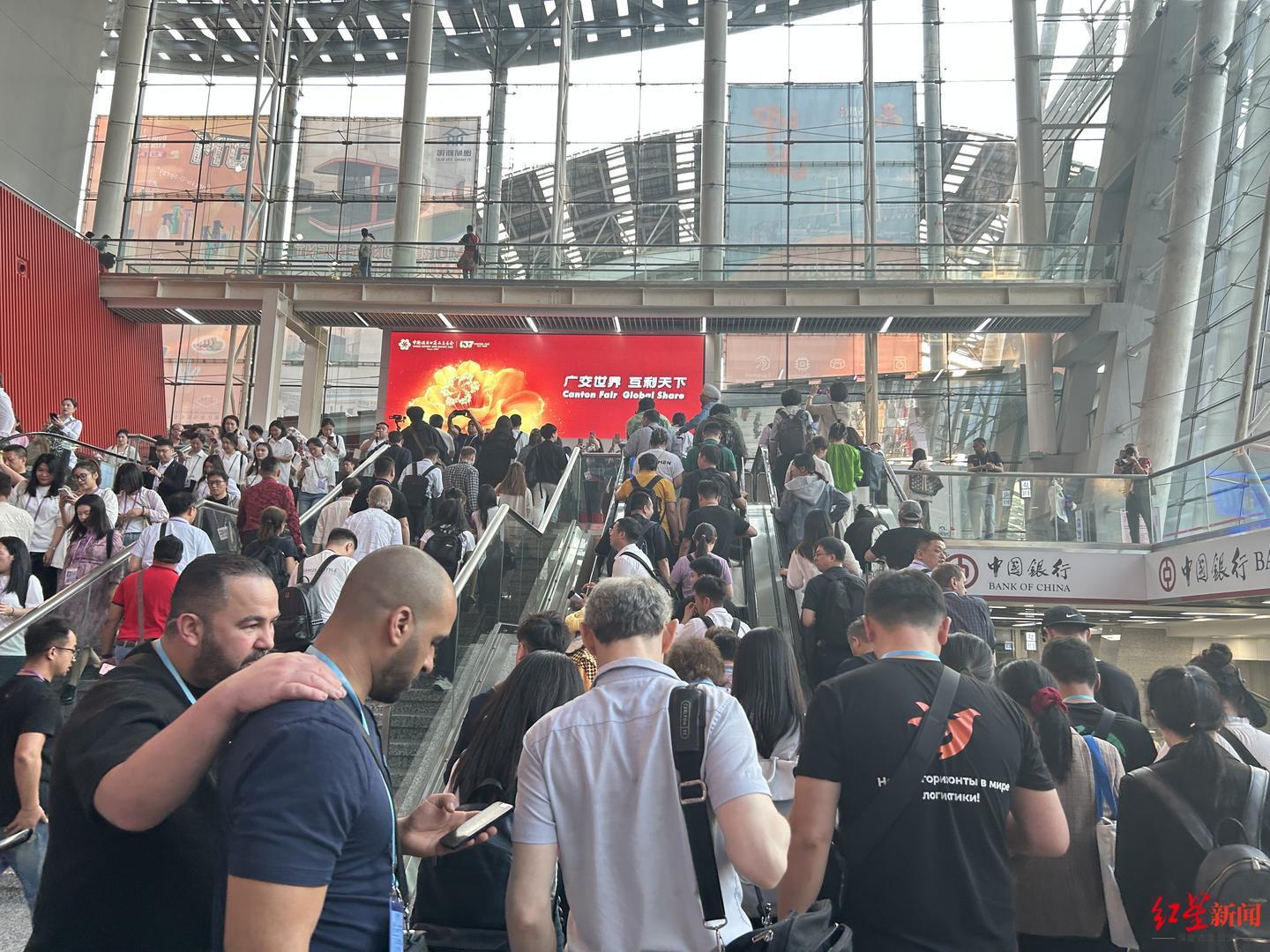 关税寒流中的“广交热”：出海企业的突围，和那些不会讲英语的外国采购商