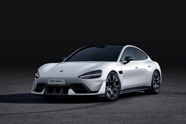 雷军谈小米SU7 Ultra珍珠白:最后一刻才加上这颜色