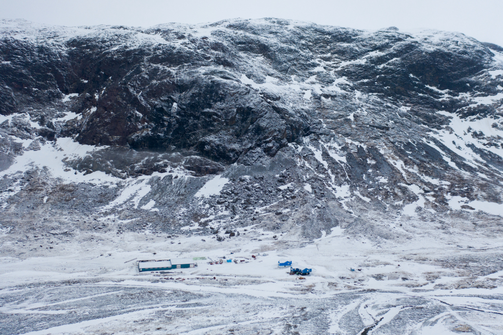 当地时间2025年3月22日，丹麦自治领地格陵兰岛一处矿山（无人机照片）。