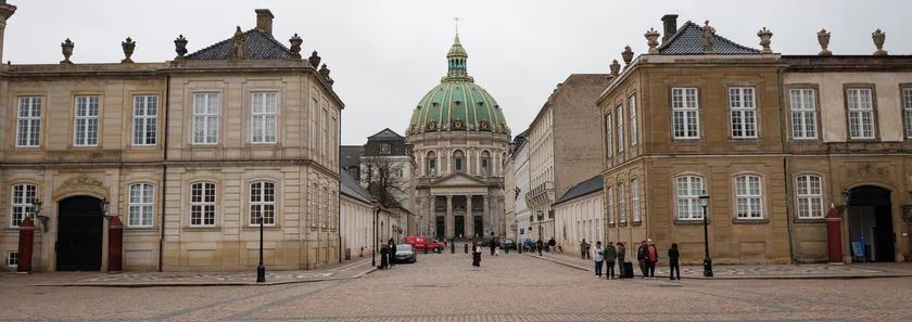 便携中画幅的极致影像 富士GFX100RF评测