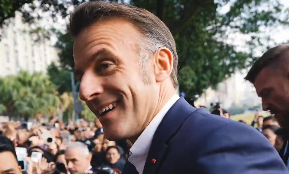 马克龙刚刚结束访华行程 视频截图